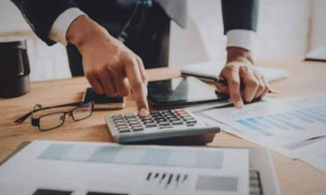 4 Ways Business Accountants Protect Companies From Risk